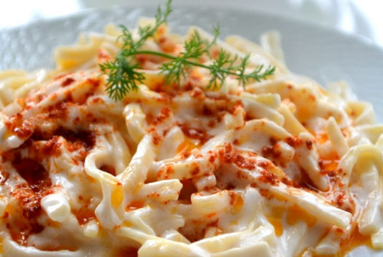 Erişte Nasıl Pişirilir Tarifi ve Malzemeleri