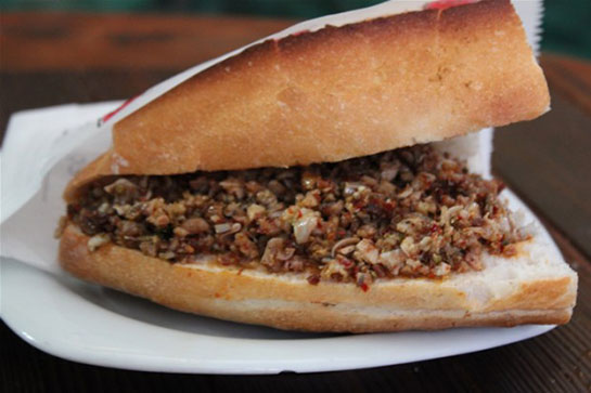 Kokoreç Nasıl Pişirilir Tarifi ve Malzemeleri